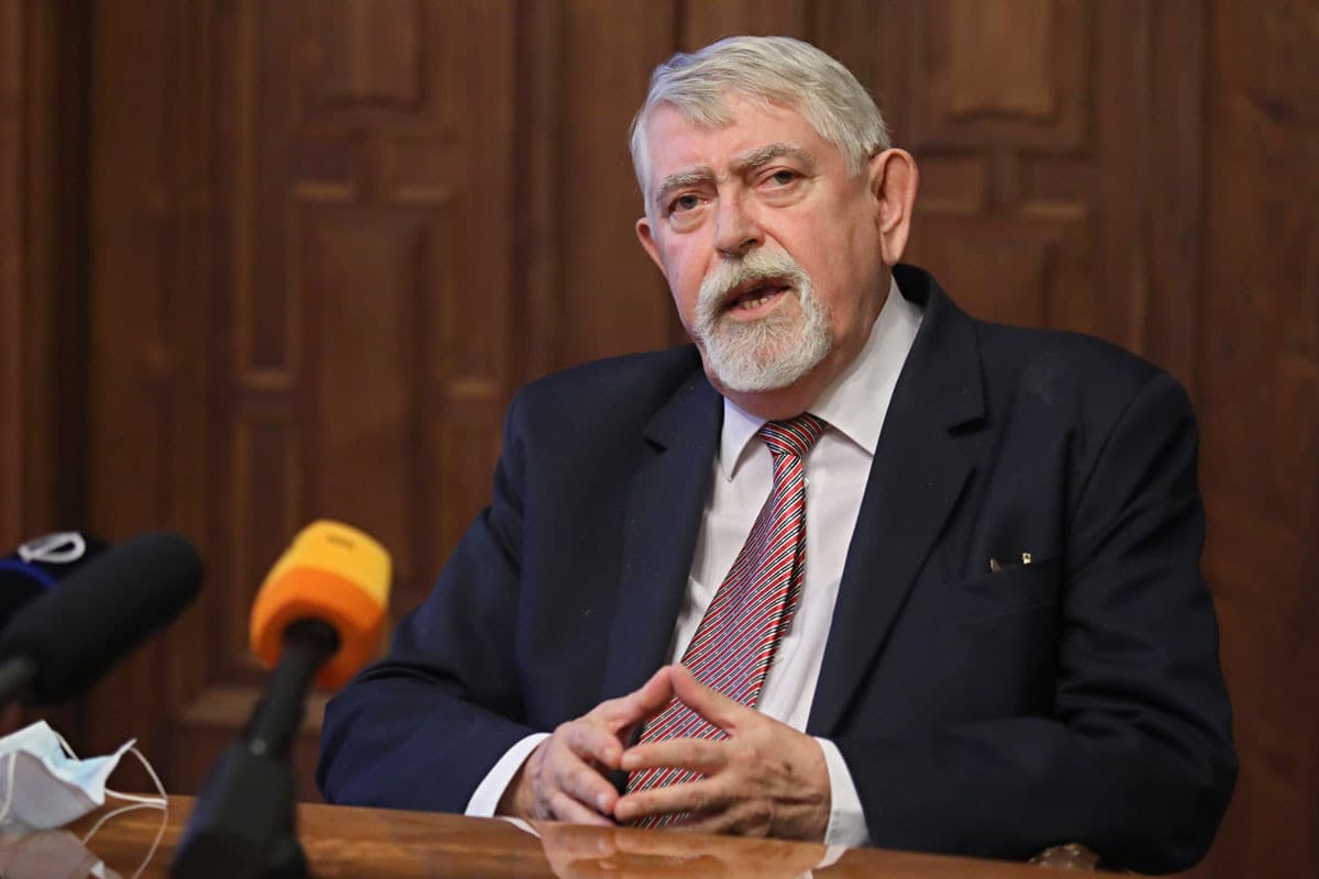 Kásler: Az egészségügy bírni fogja a rá nehezedő történelmi nyomást
