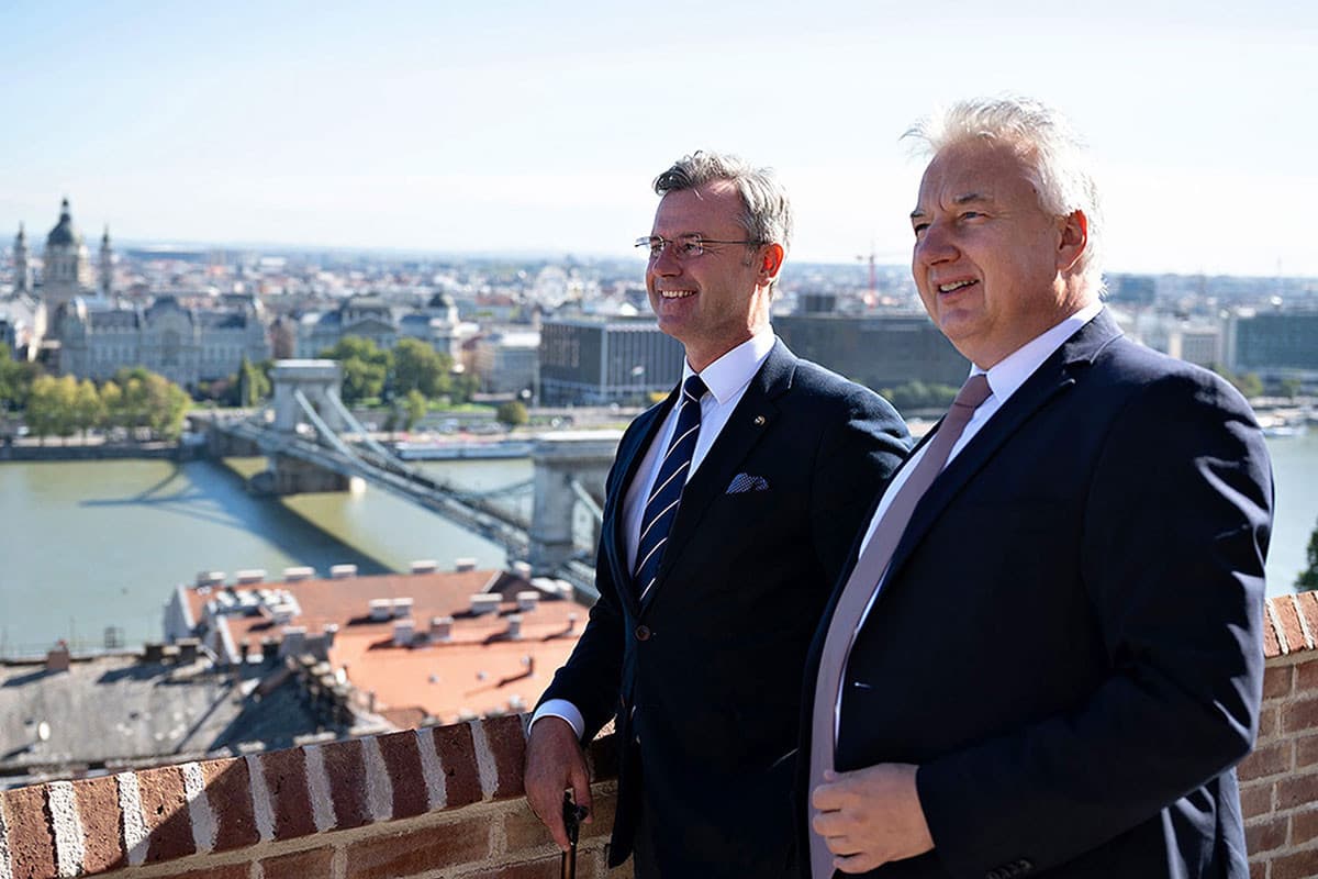Példaértékűnek tartja Magyarország migrációs politikáját Norbert Hofer, az Osztrák Szabadságpárt elnöke