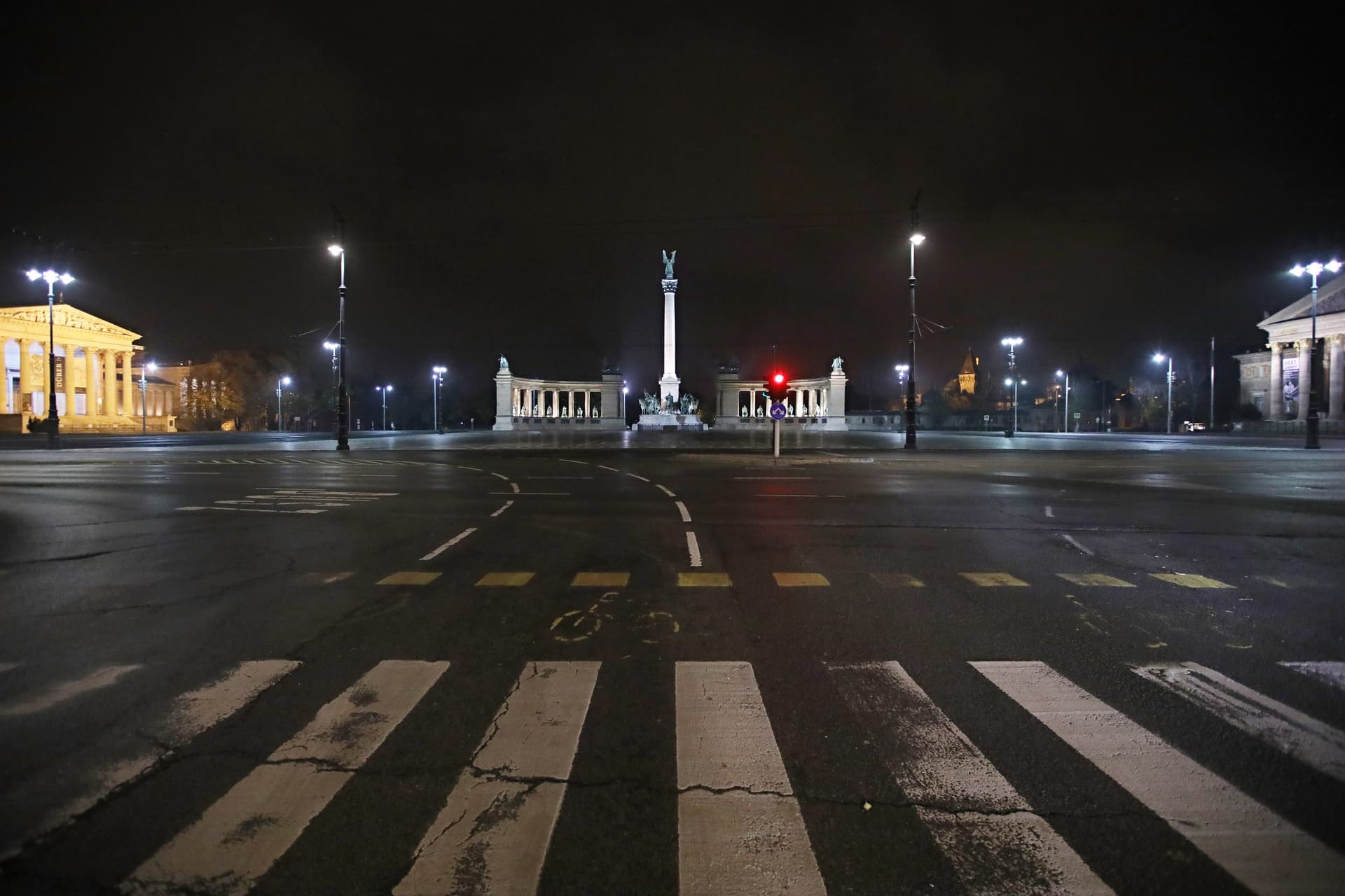 Budapest, kijárási tilalom, hősök tere