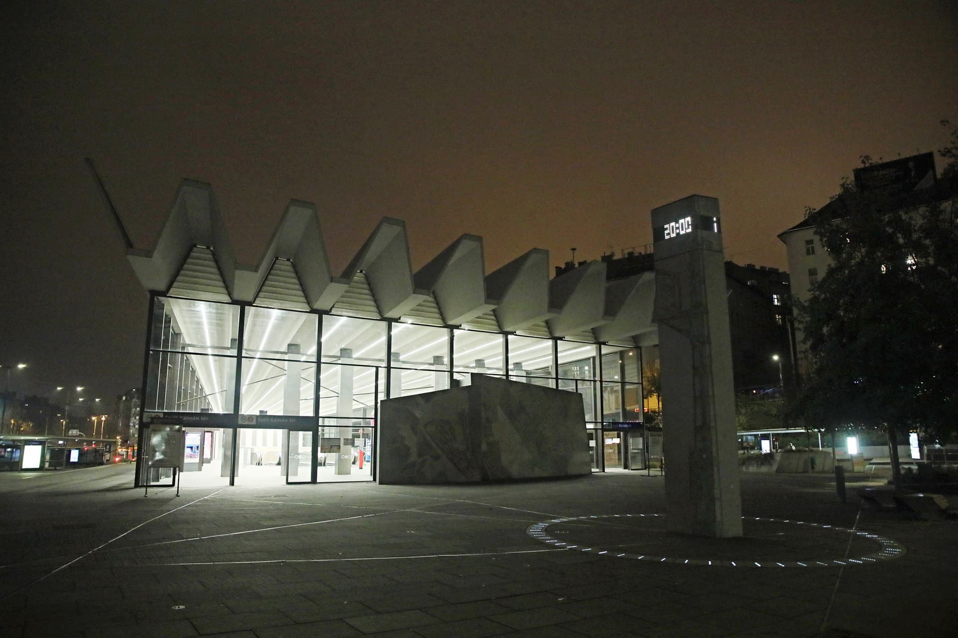 Budapest, kijárási tilalom, széll kálmán tér