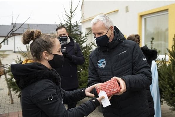 Személyre szóló ajándékokat kaptak a gyermekotthon lakói