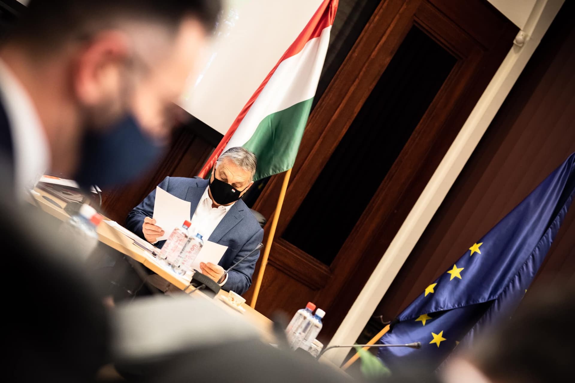 A kormányfő az operatív törzs ülésén kezdte a napot