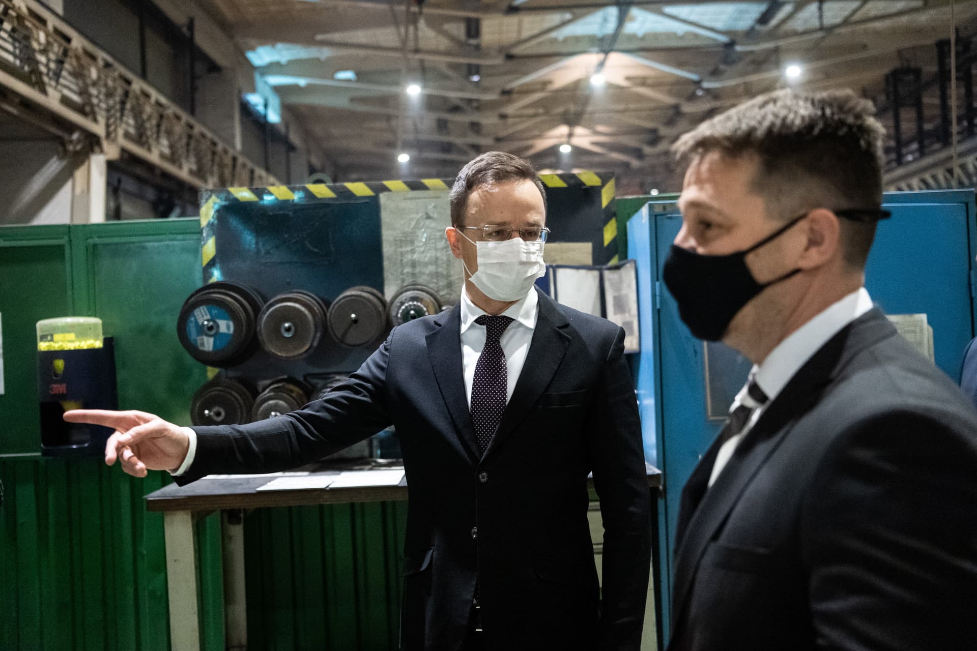 Több nagy beruházást is bejelentett Szijjártó Péter