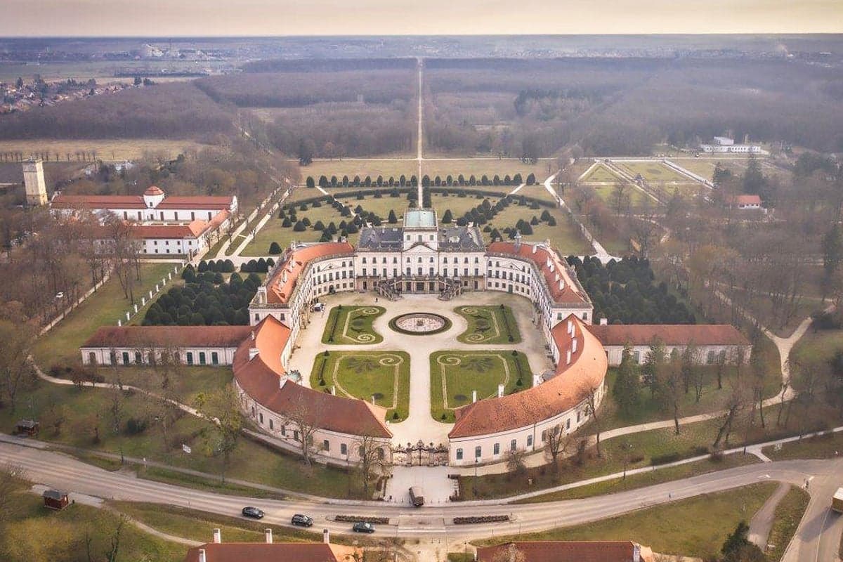 Történelmi léptékben újul meg a fertődi Esterházy-kastély