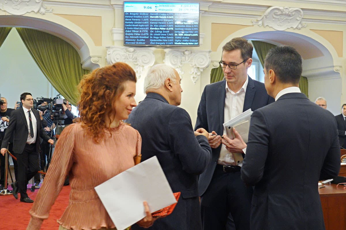 Egy év alatt csaknem százmilliárdot tapsolt el Karácsony Gergely