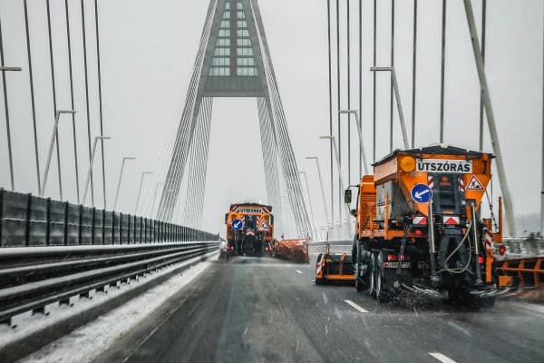 Viharos széllel érkezett meg a fagyos levegő