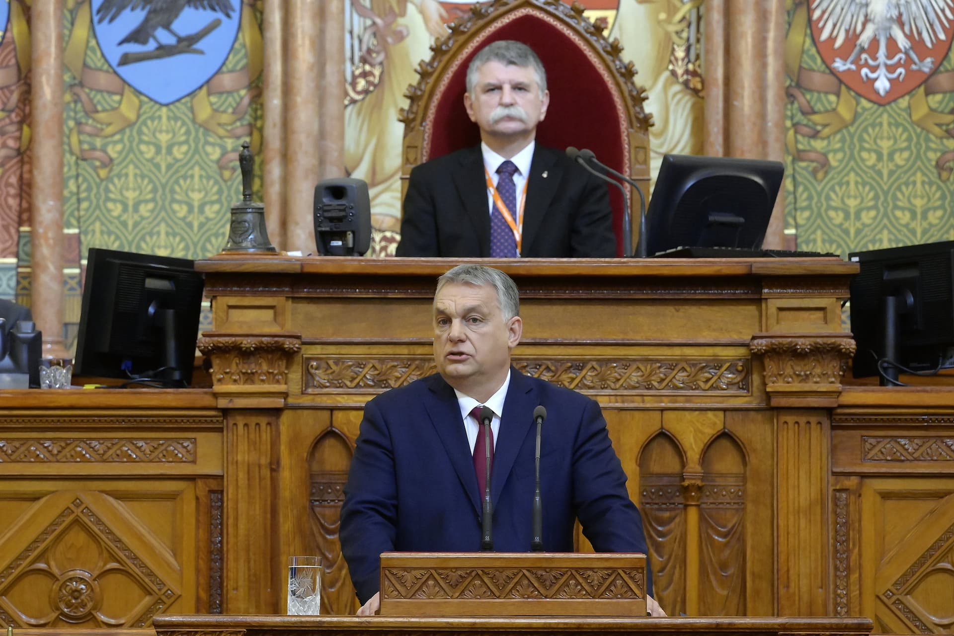 A nemzeti kormány nem a magyar emberekkel fizetteti meg a válság árát