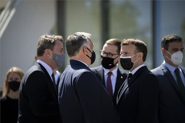 Orbán Viktor, Macron, Morawicki