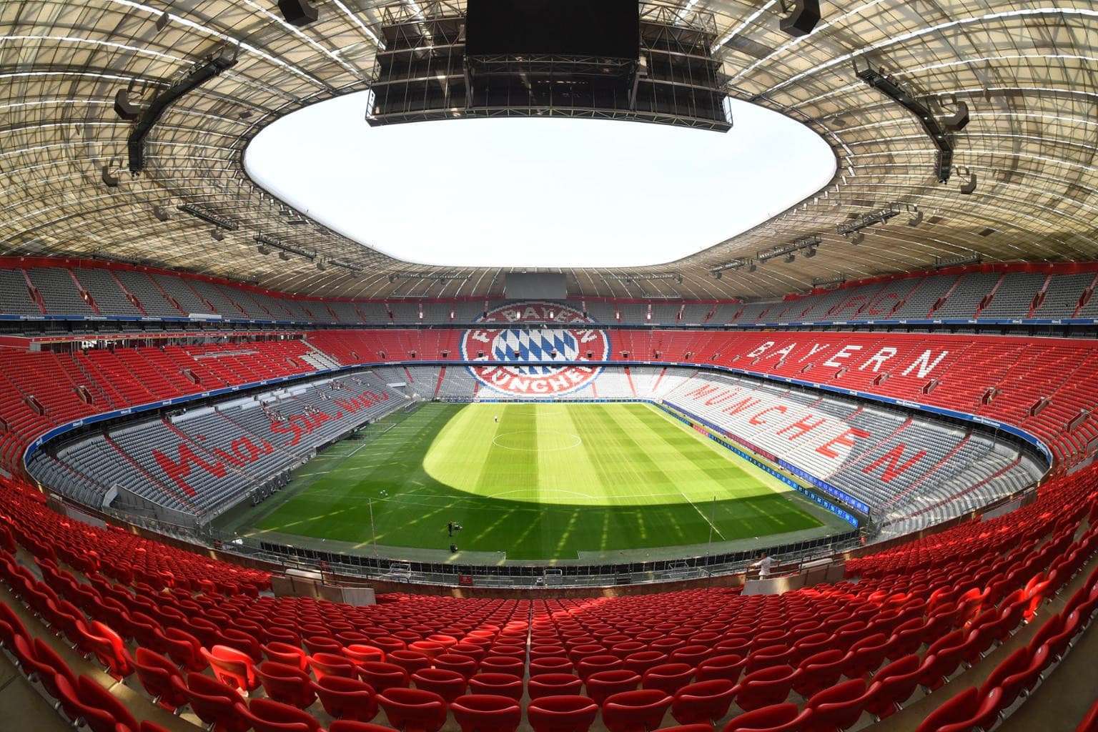 Menesztették a Bayern München vezérigazgatóját és sportigazgatóját