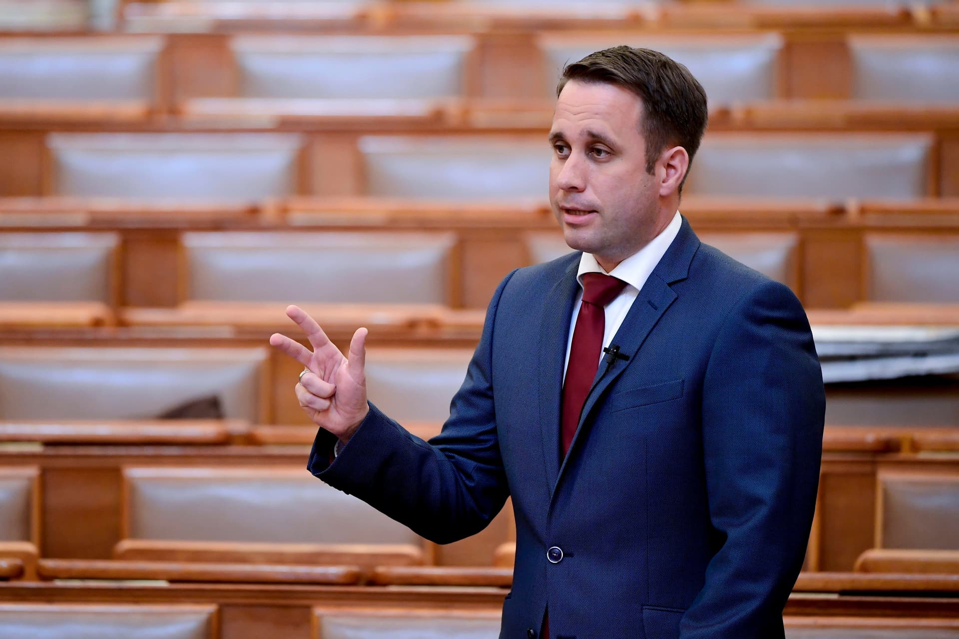 Ismét a nemtelen és tiszteletlen baloldaltól védi a magyarokat a kormány