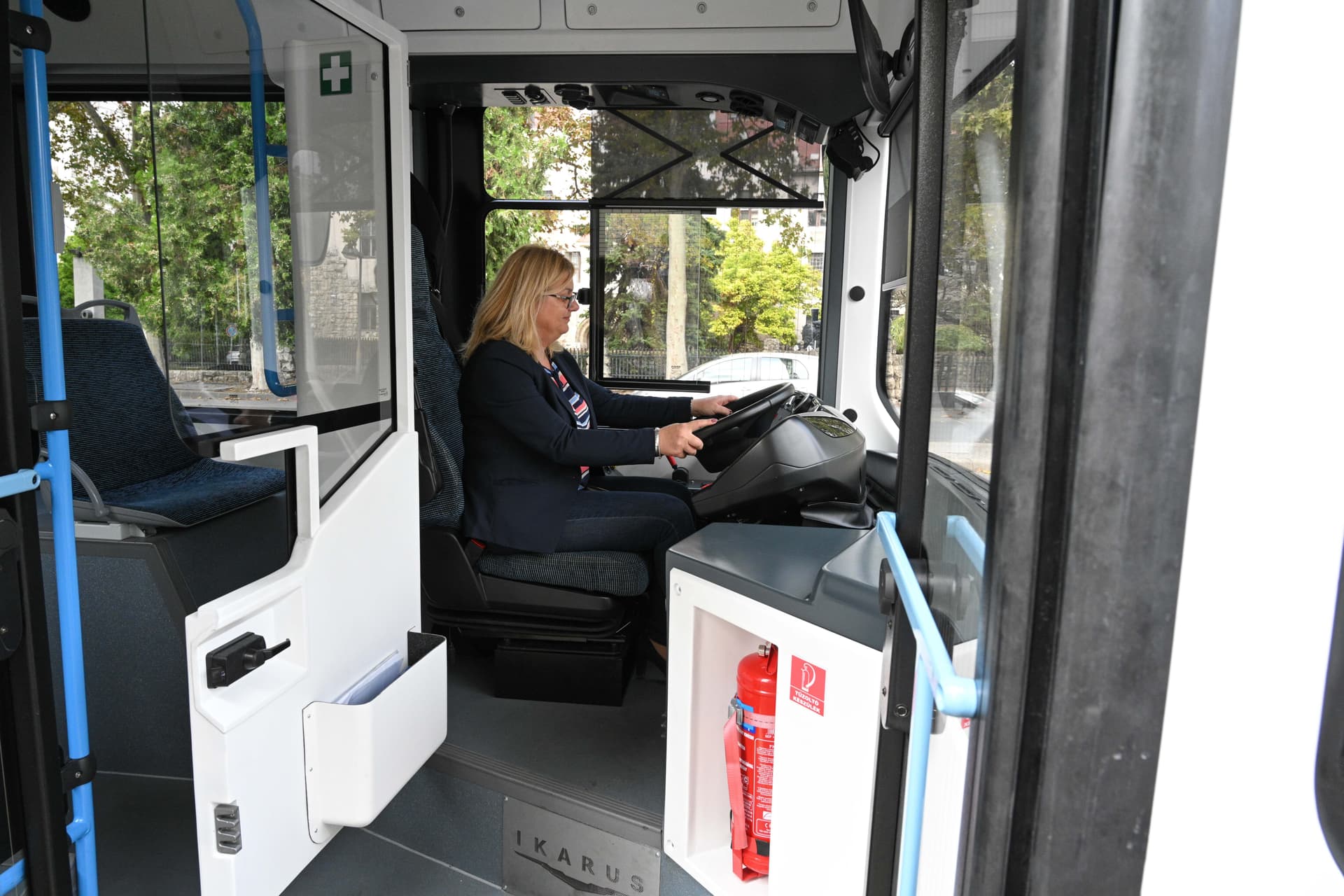 Ikarus, busz, autóbusz