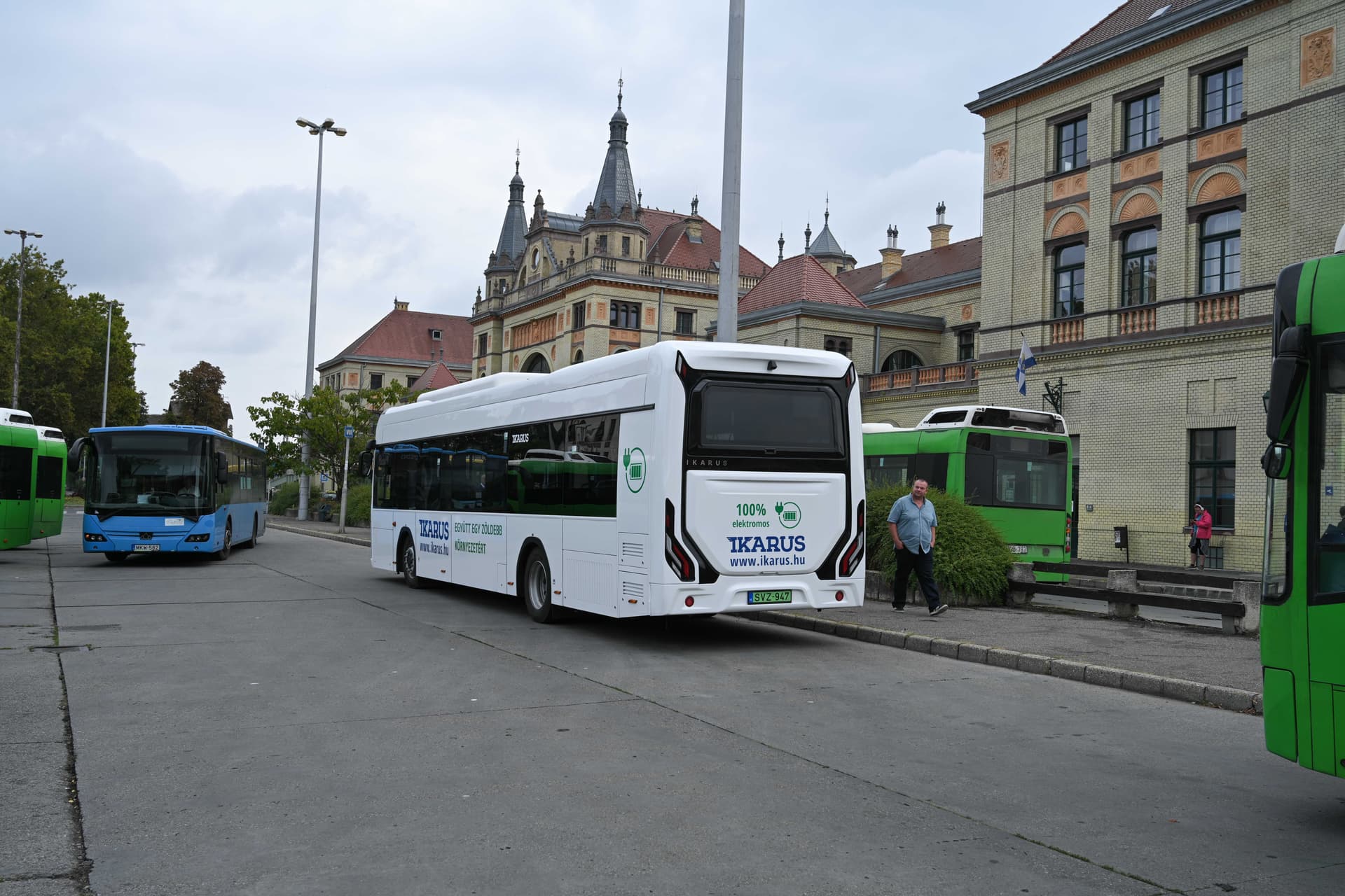 Ikarus, busz, autóbusz