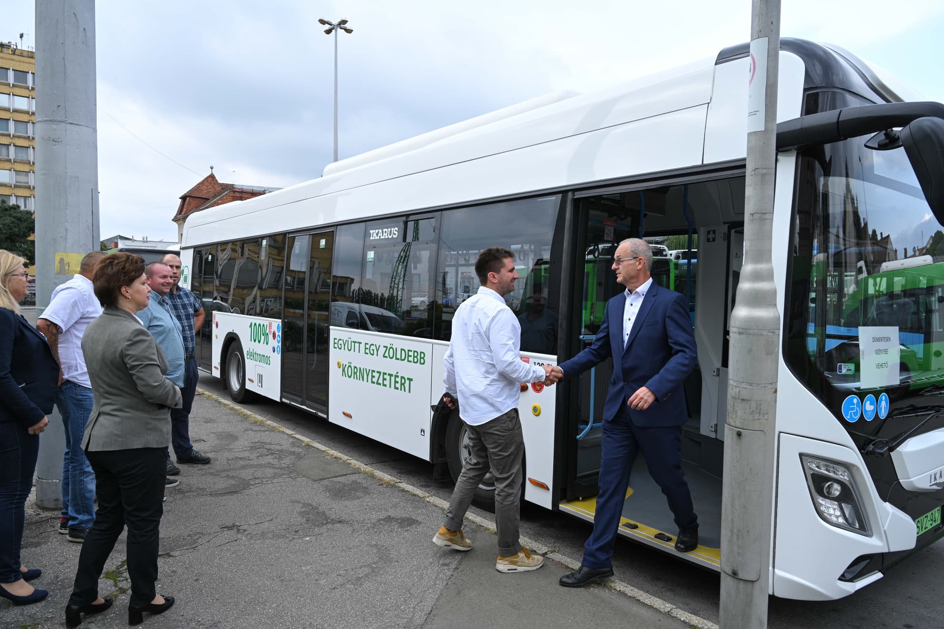 Ikarus, busz, autóbusz