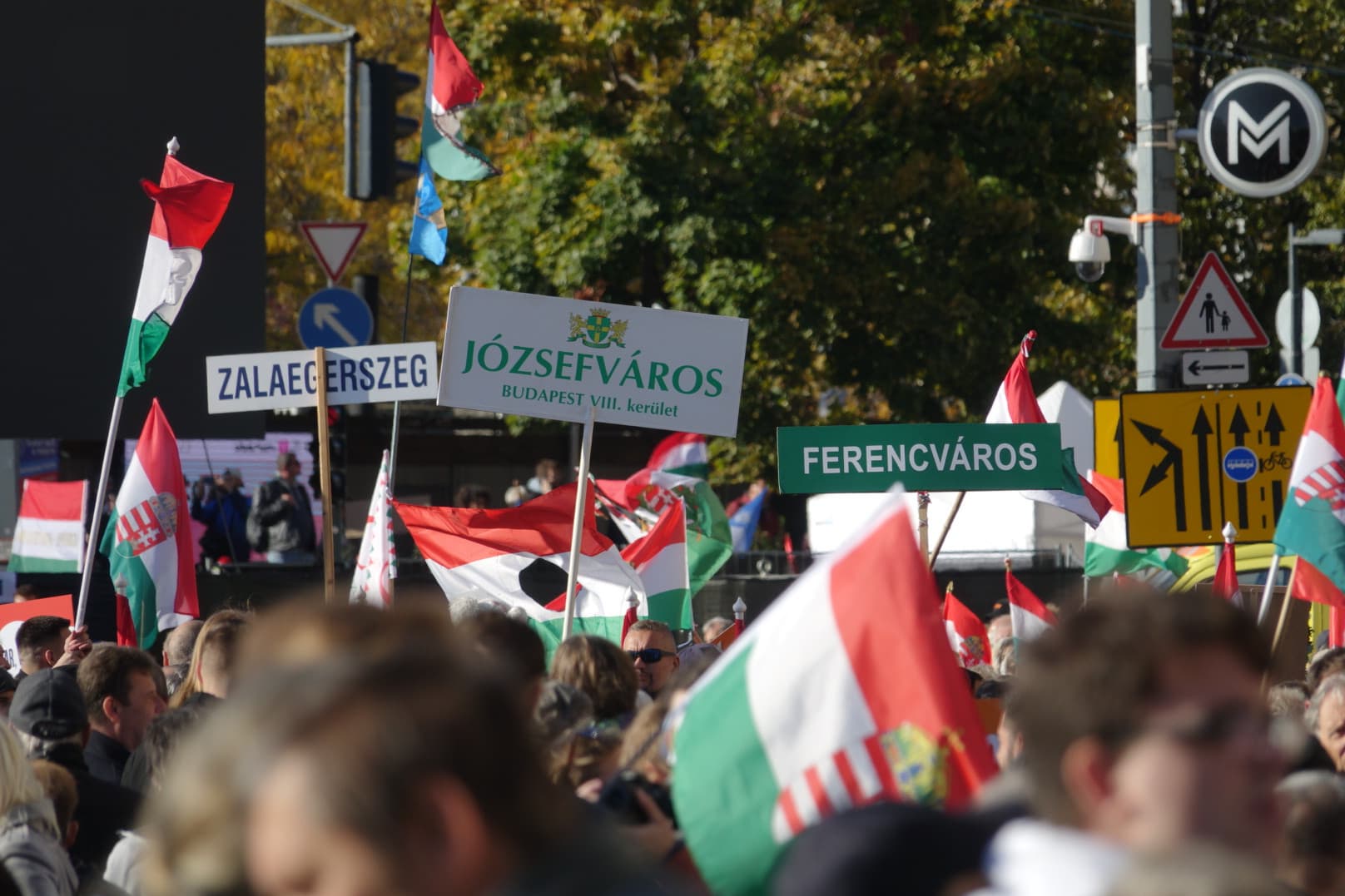 Rengetegen vettek részt az '56-os forradalom és szabadságharc 65. évfordulójának központi rendezvényén