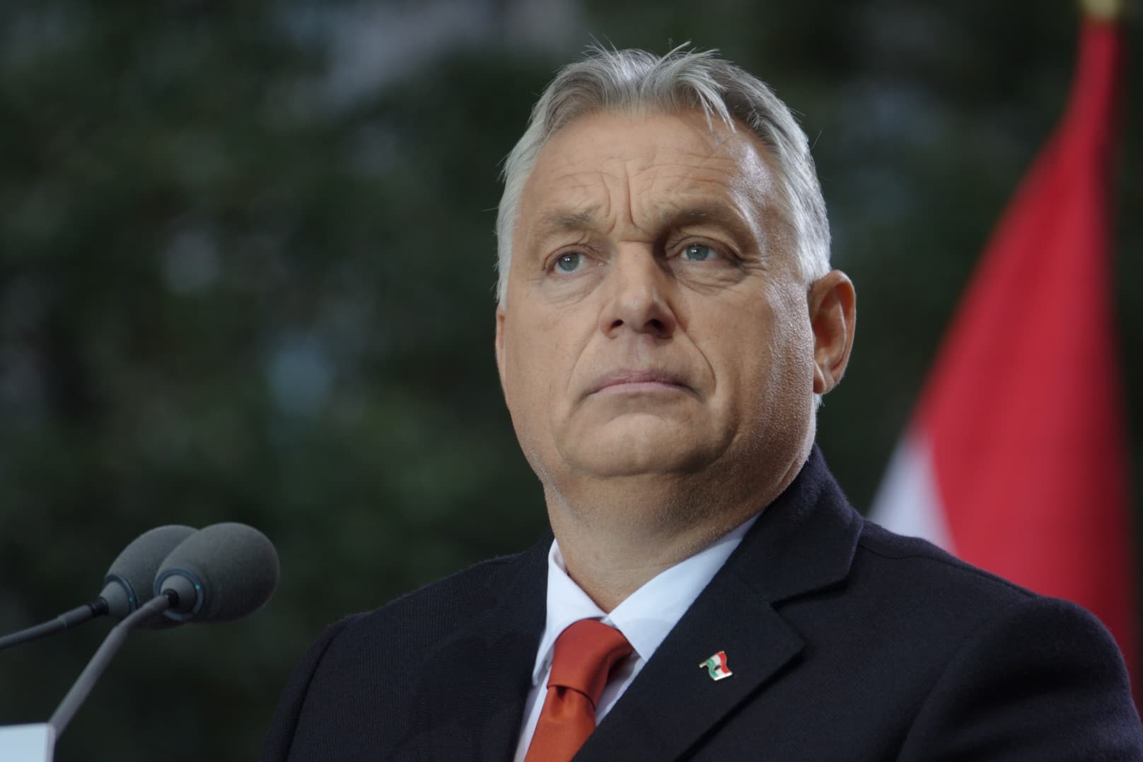Hatalmas tömeg gyűlt össze Orbán Viktor kormányfő beszédére, melyet az '56-os forradalom és szabadságharc évfordulójának központi rendezvényén mond