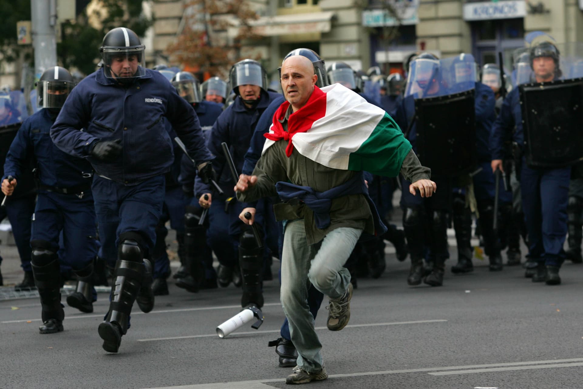 2006, Gyurcsány-terror, 2006.október.23, tüntetés, rendőri túlkapás