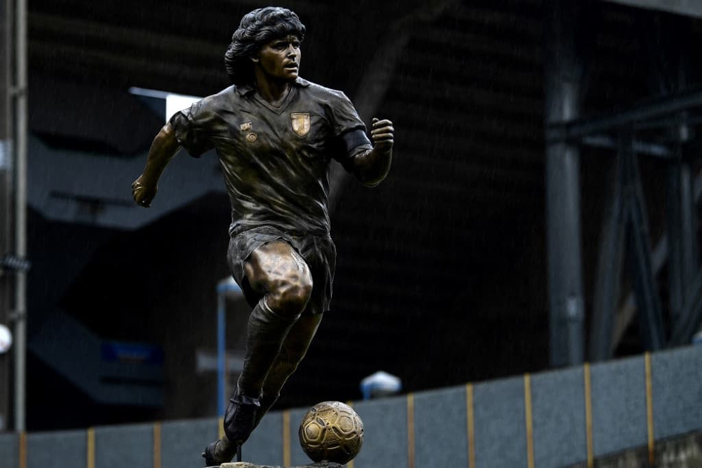 Halála évfordulóján Diego Maradonára emlékezett Nápoly