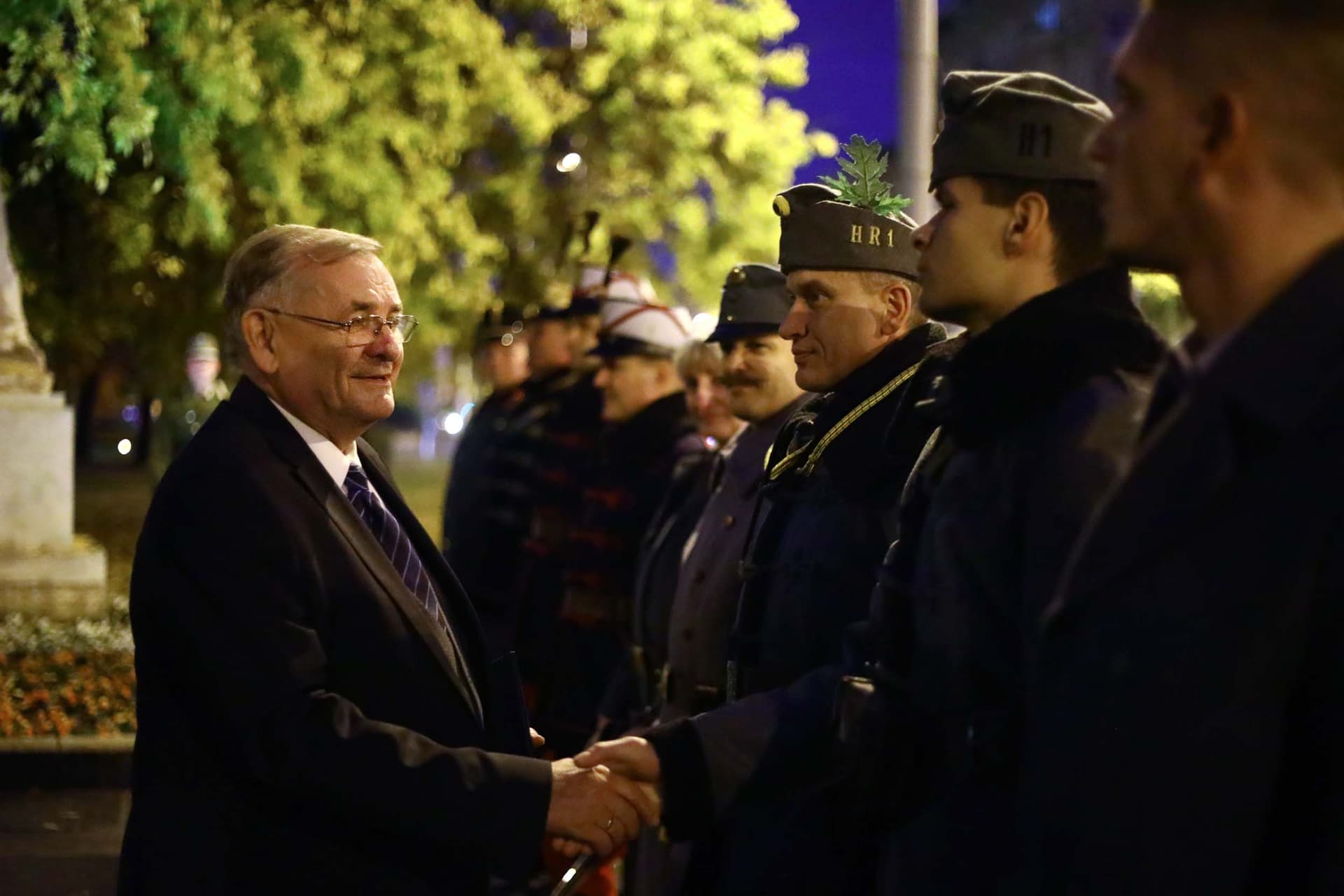 A forradalom leverését gyászolta az ország