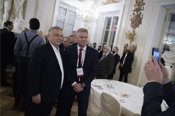 Orbán Viktor, Varsó