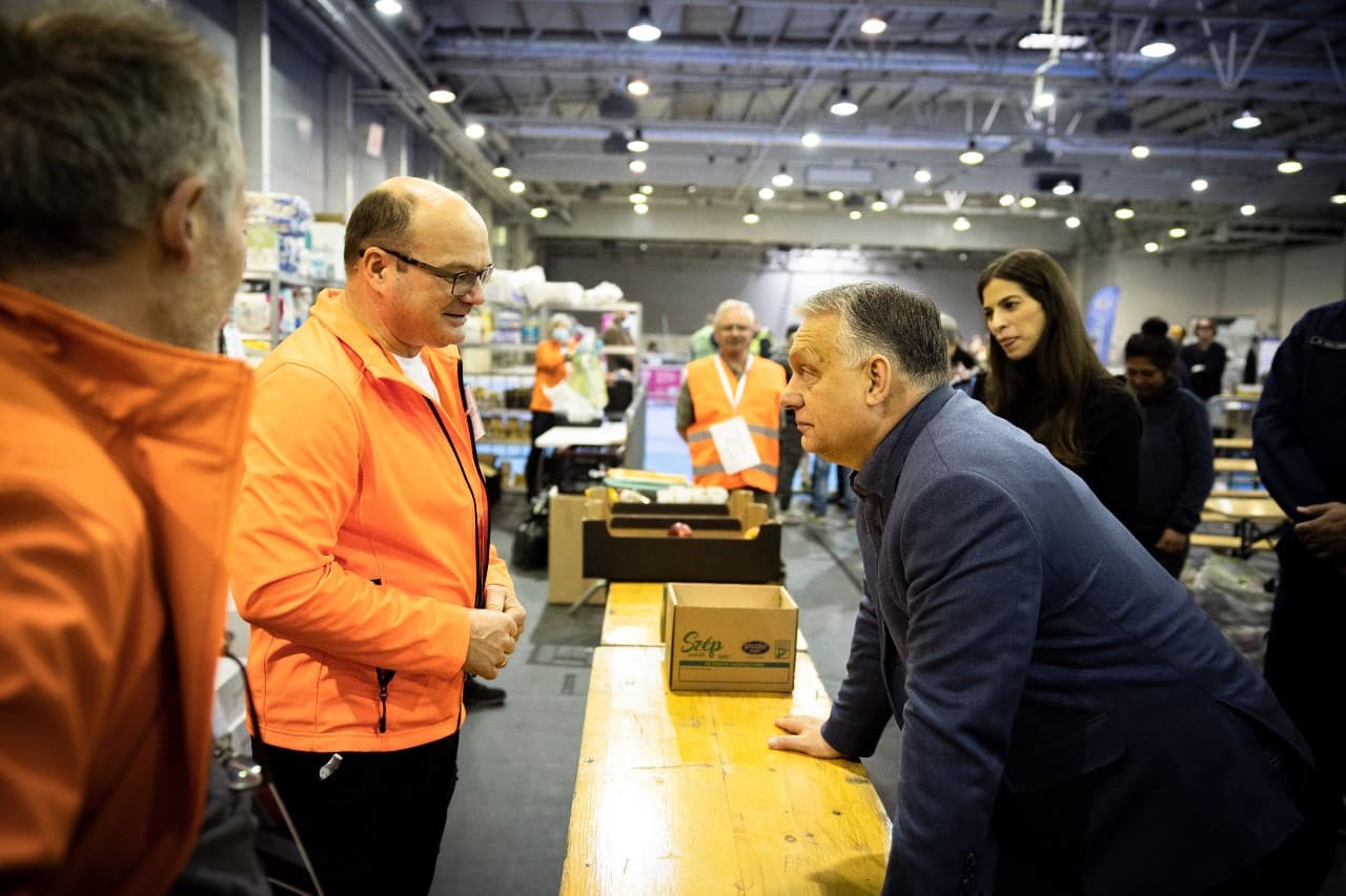 Orbán Viktor miniszterelnök látogatást tesz a budapesti BOK csarnokban