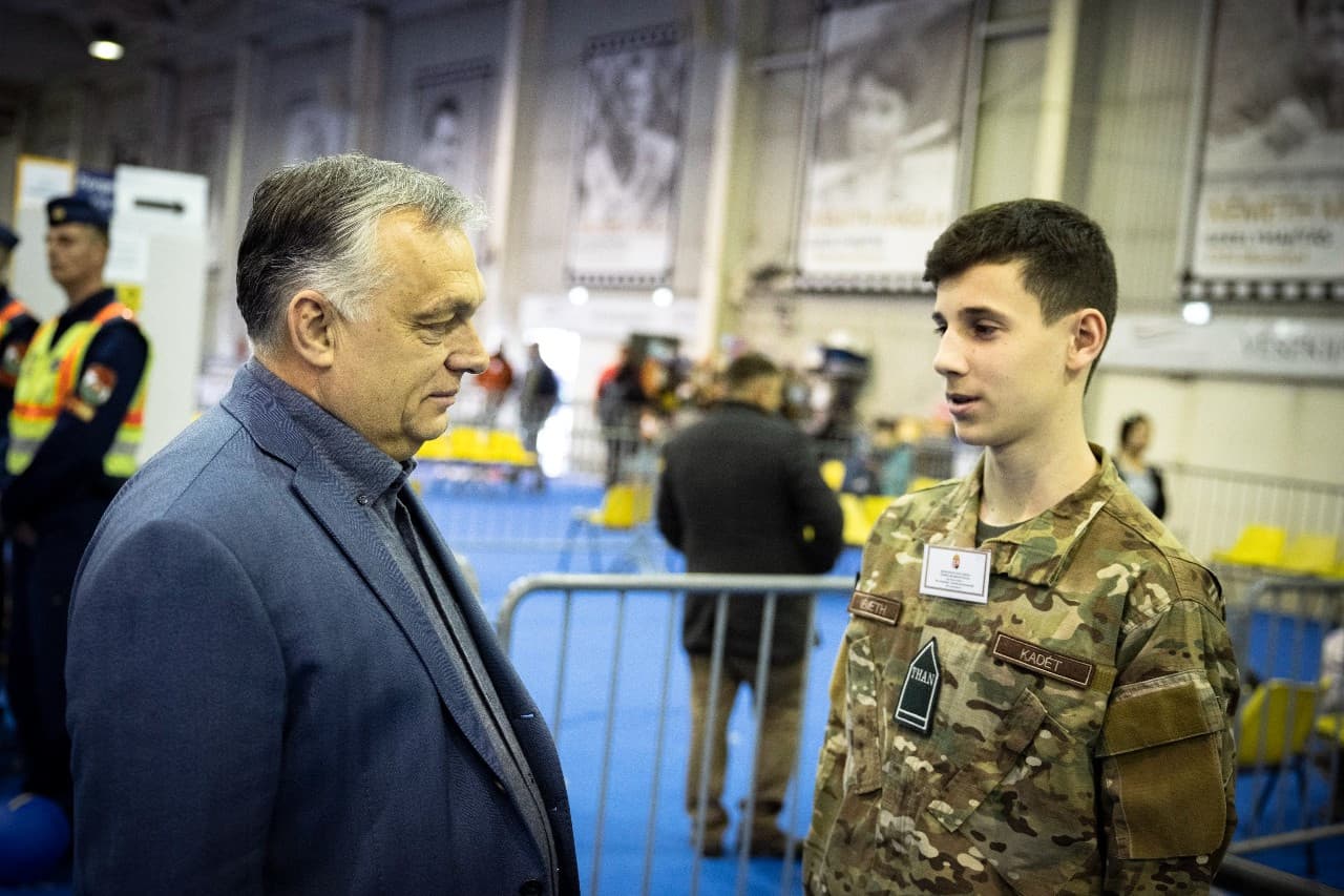 Orbán Viktor miniszterelnök látogatást tesz a budapesti BOK csarnokban