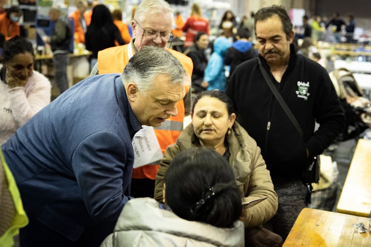 Orbán Viktor miniszterelnök látogatást tesz a budapesti BOK csarnokban