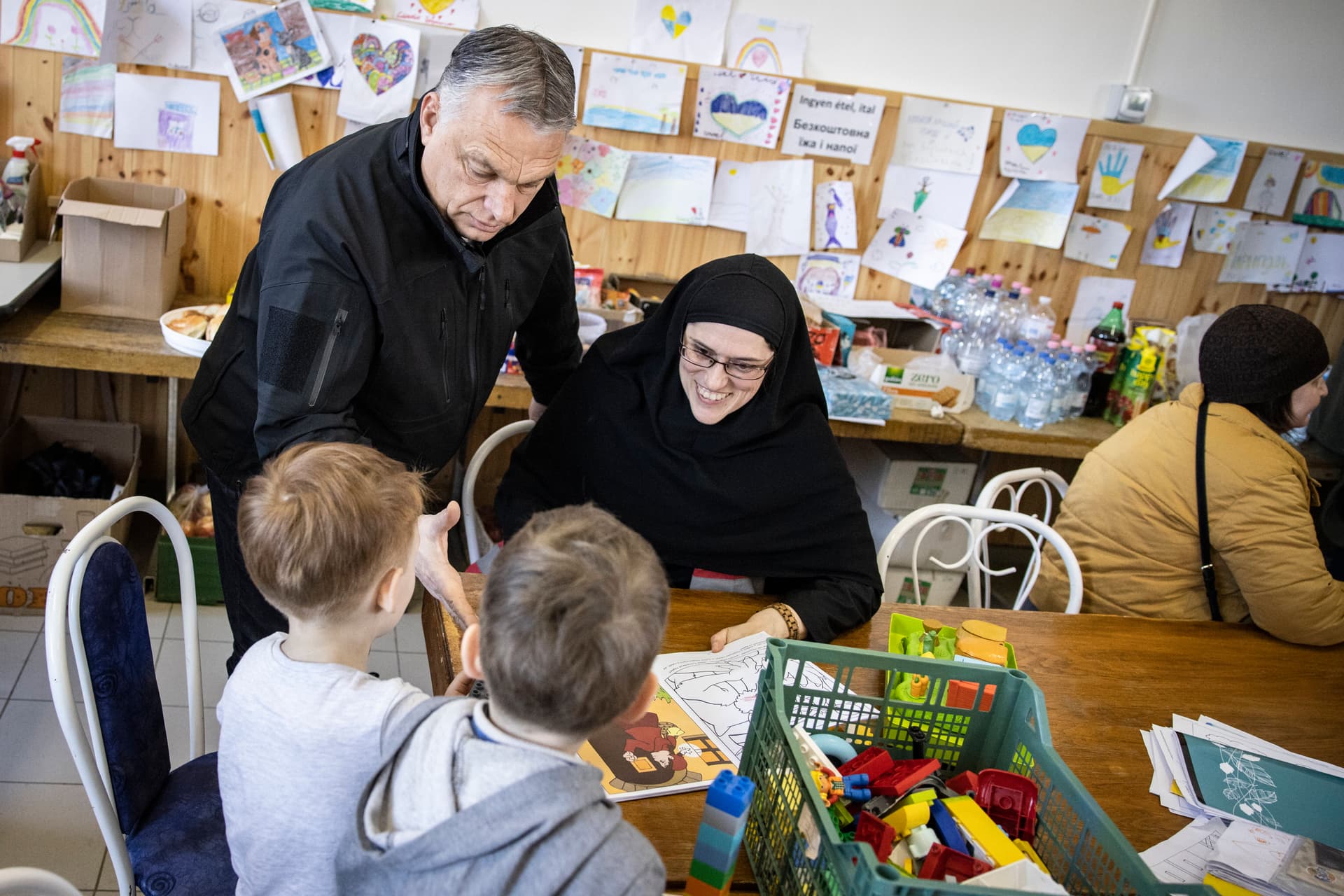 A világ legelső Orbán Viktor fotó galériája, nincs még egy ilyen