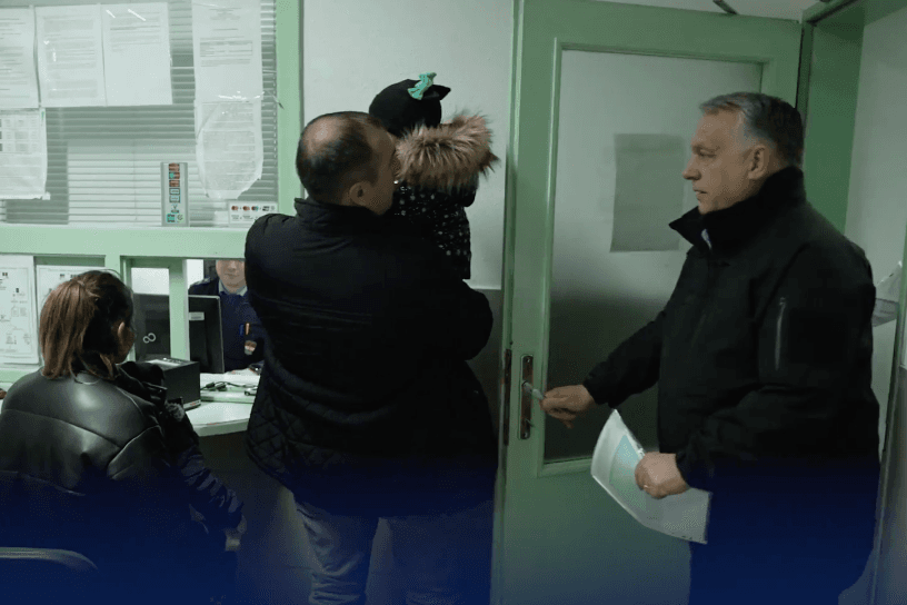 Orbán Viktor dokumentumokkal látott el egy menekült családot