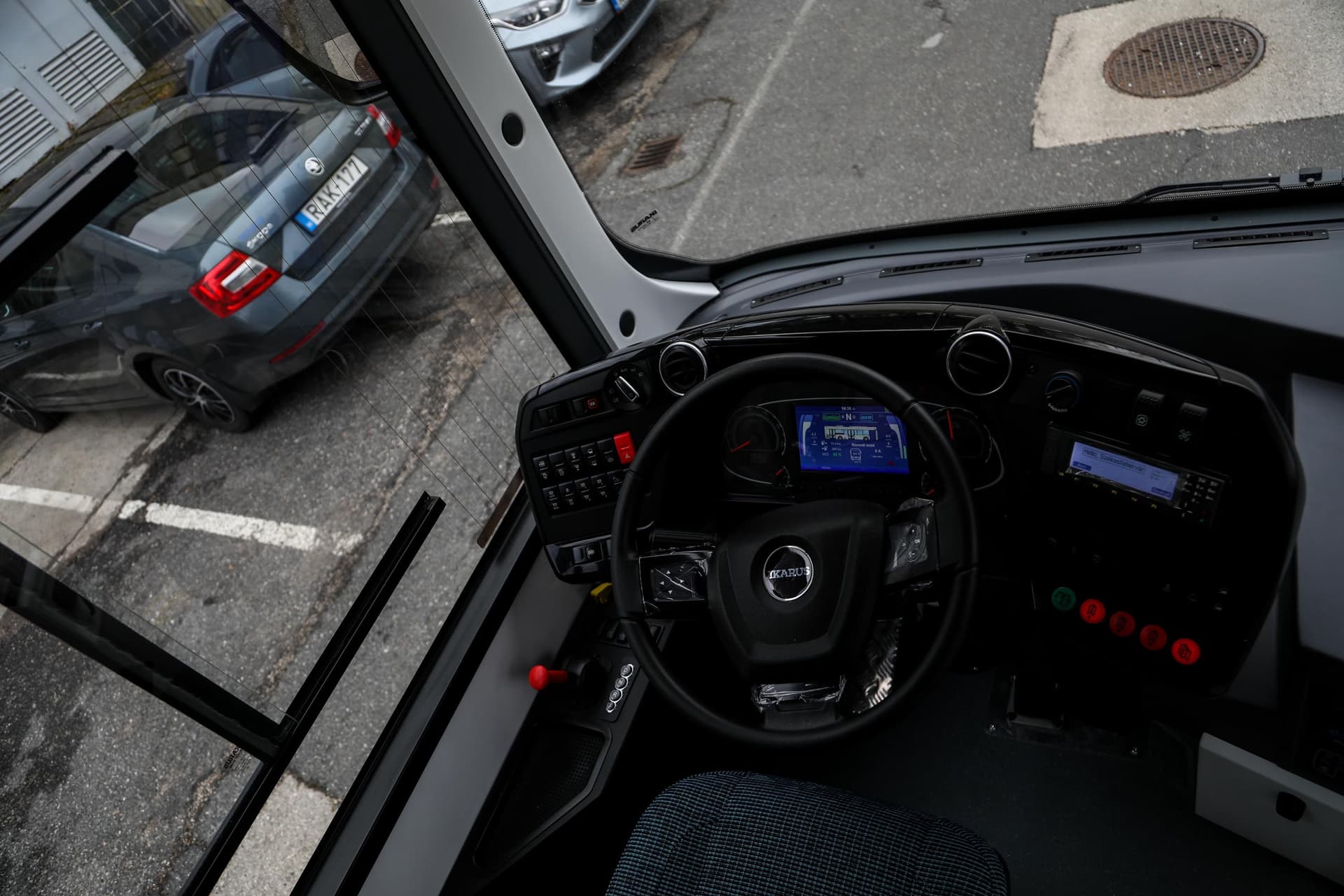Ikarus 120e