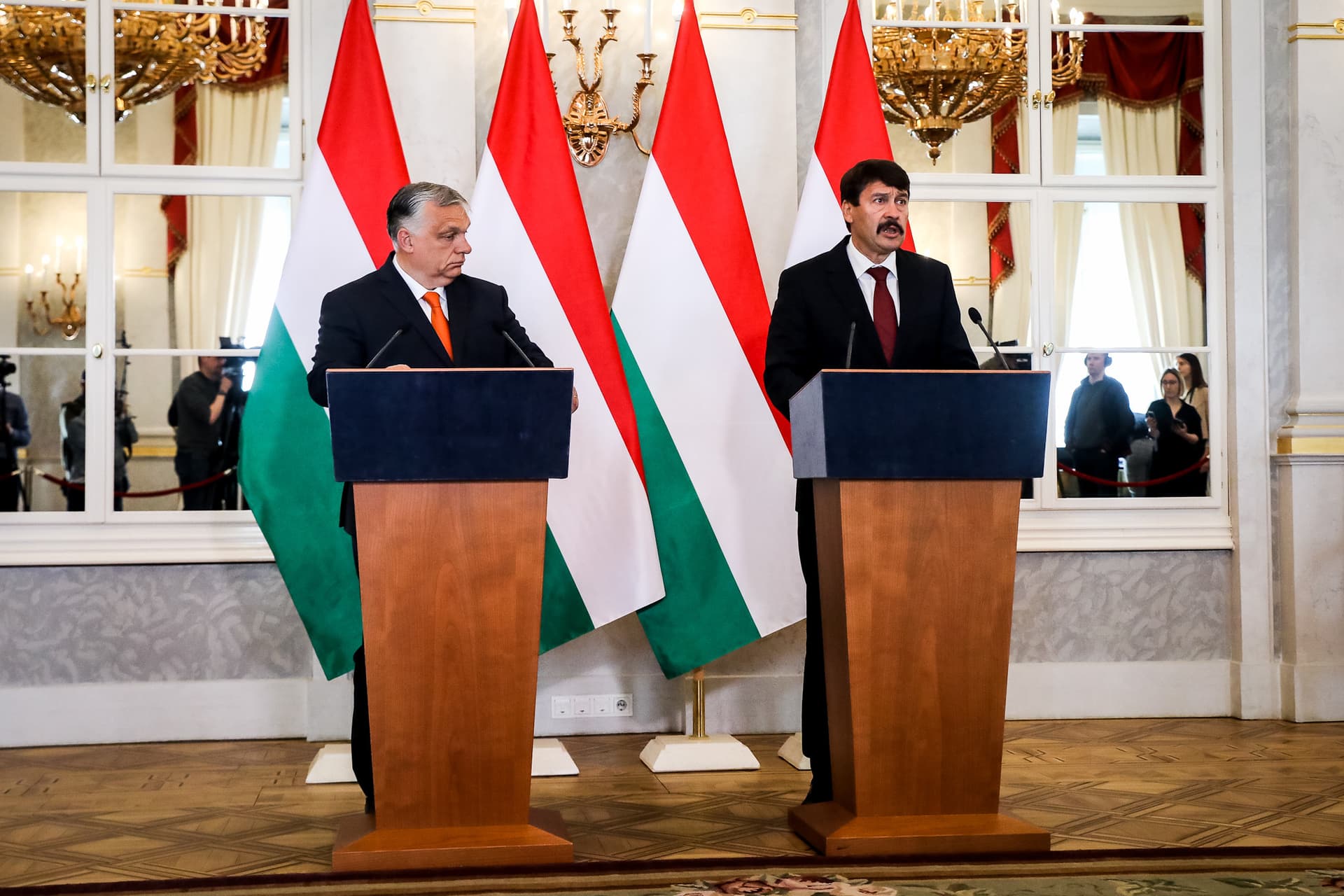 Orbán Viktort, a választásokon győztes Fidesz elnökét kérte fel kormányalakításra Áder János köztársasági elnök