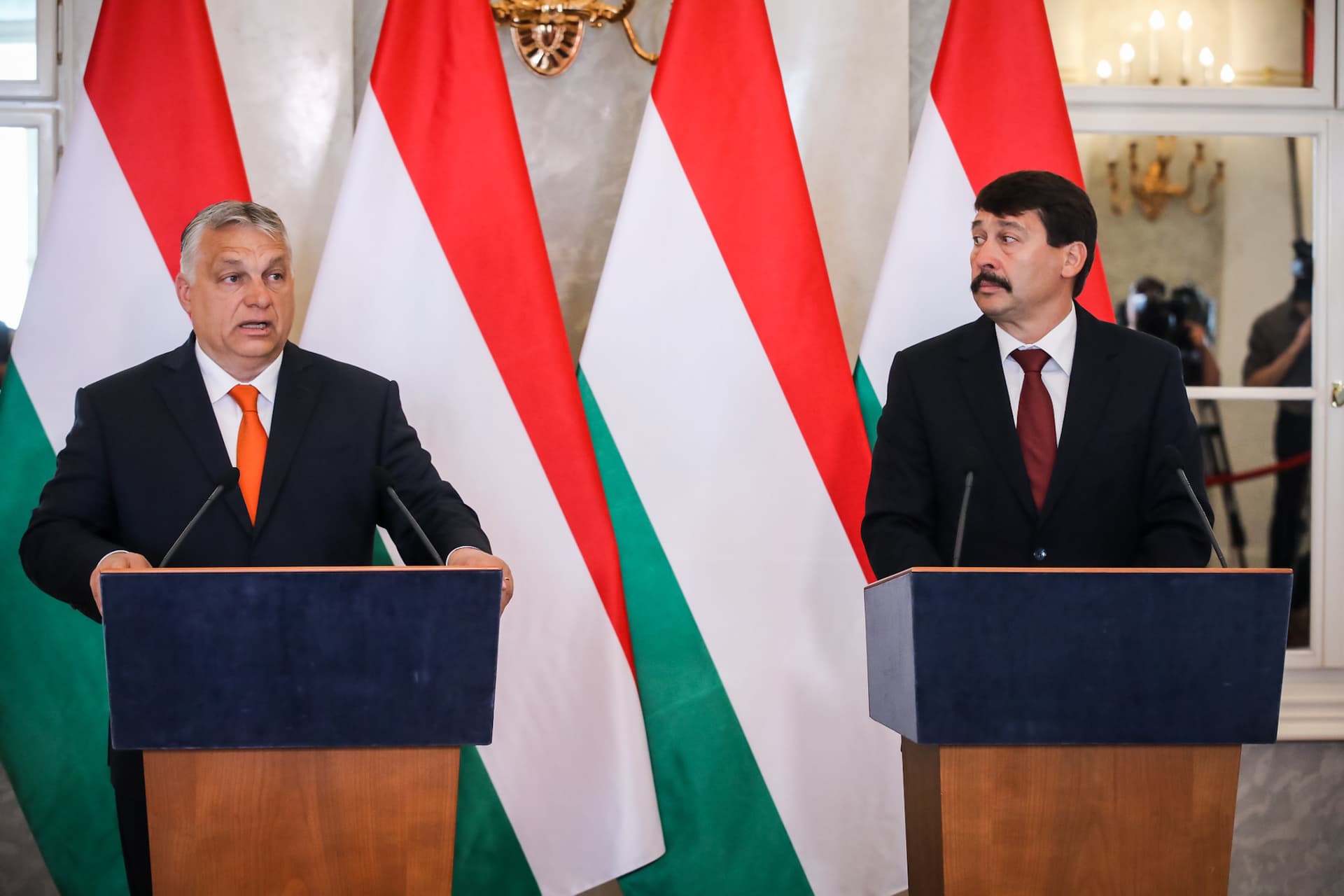 Orbán Viktort, a választásokon győztes Fidesz elnökét kérte fel kormányalakításra Áder János köztársasági elnök