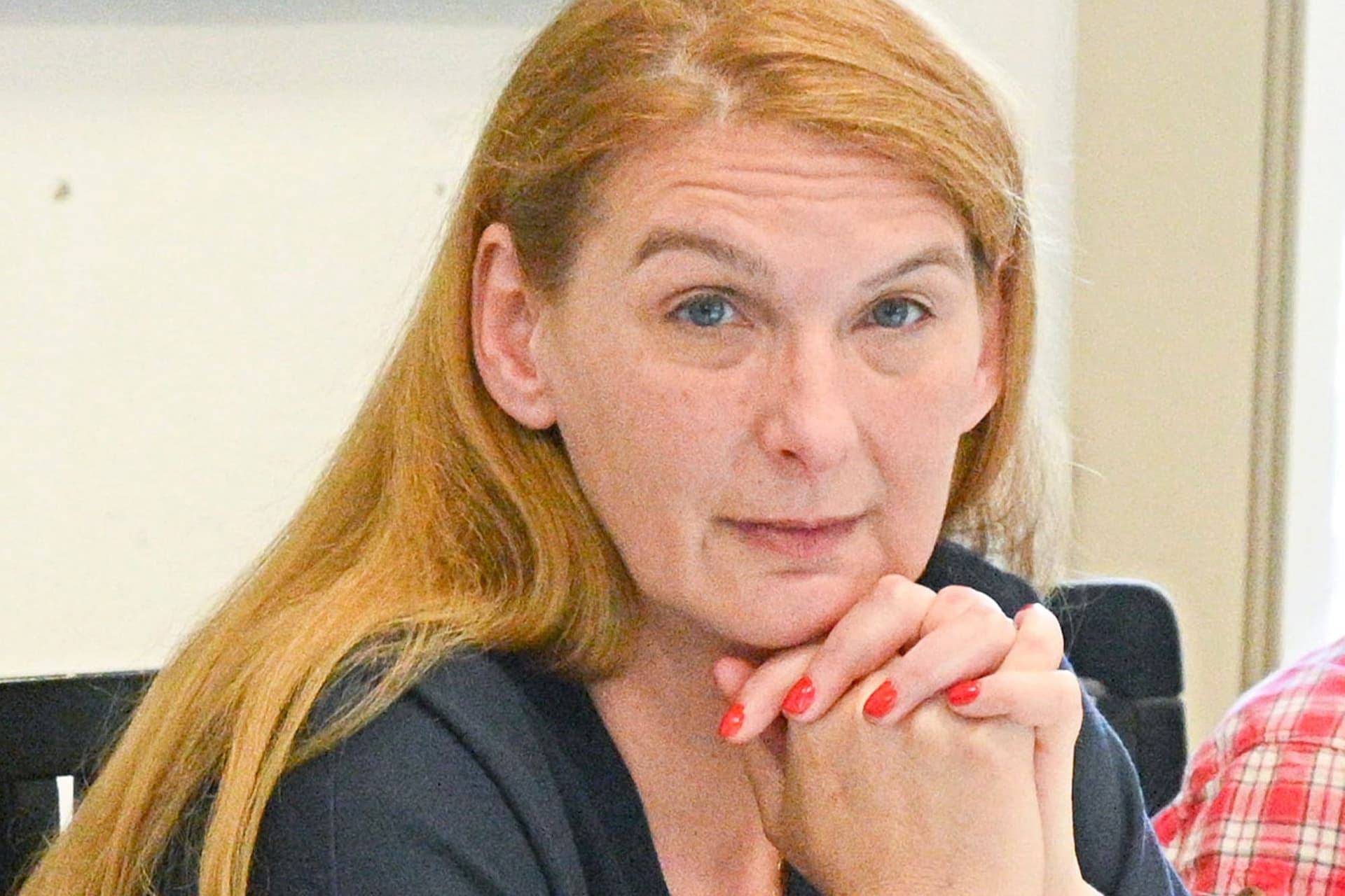 A kerületi médiacég lefejezése árán is megmentené Vágvölgyi székét Baranyi
