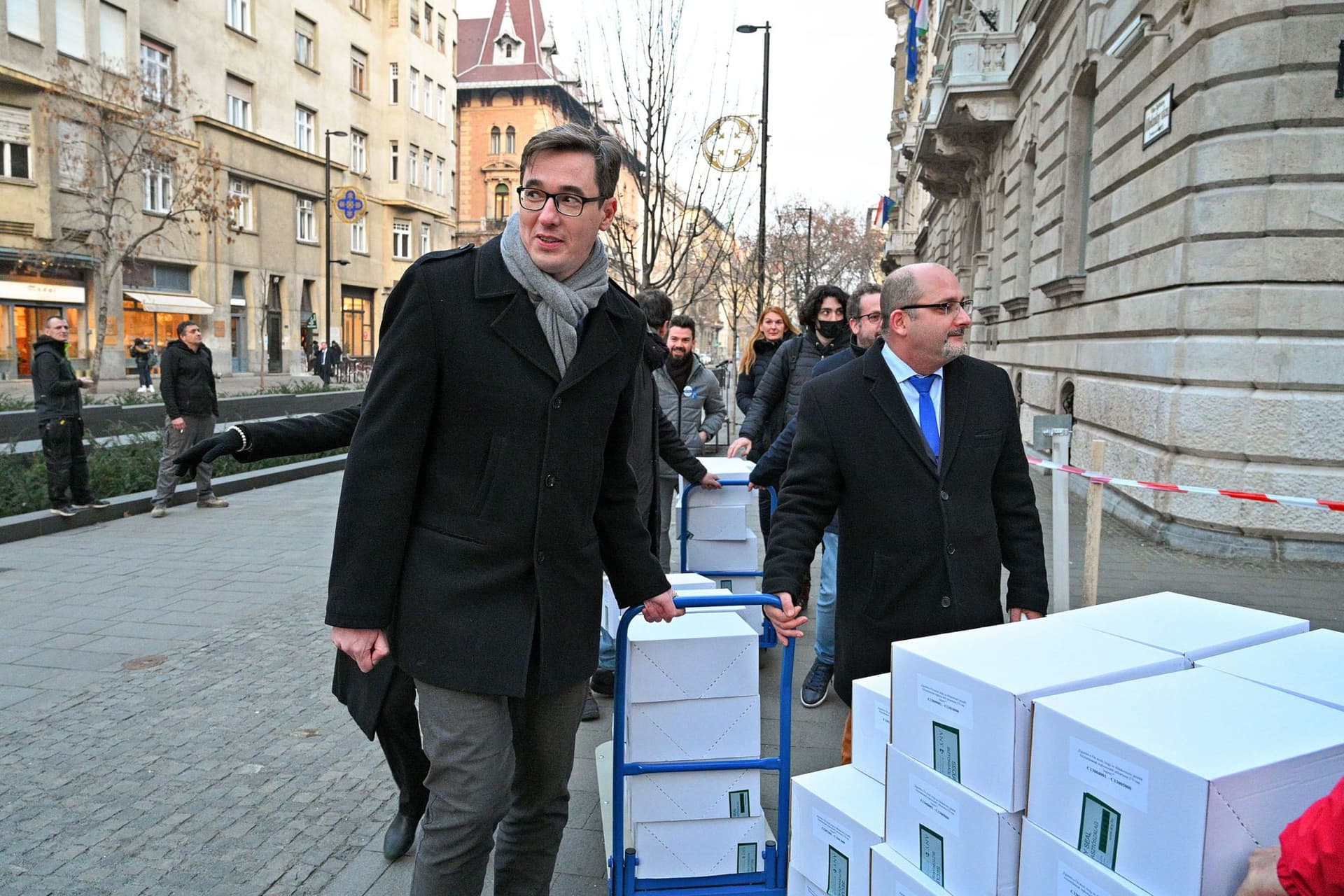 Másokat is megihletett Karácsony adománygyűjtő módszere + VIDEÓ