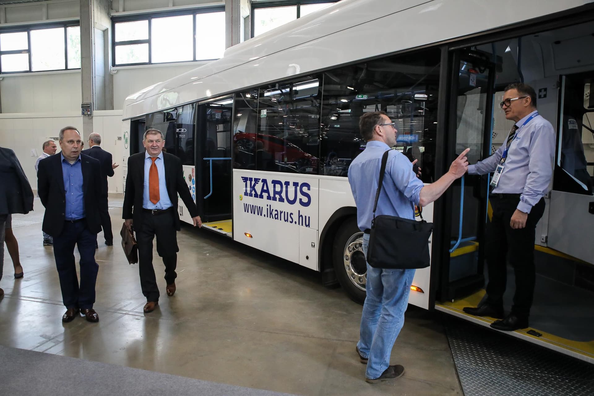 Ikarus 120e