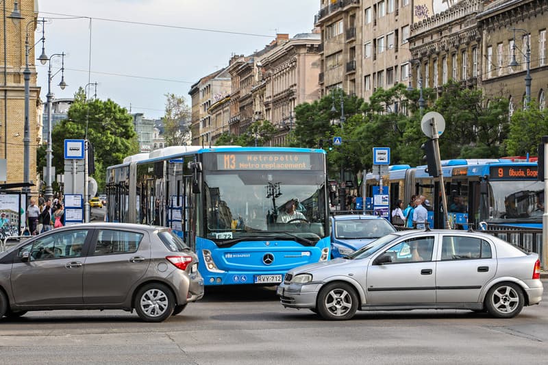 Dugó a városban