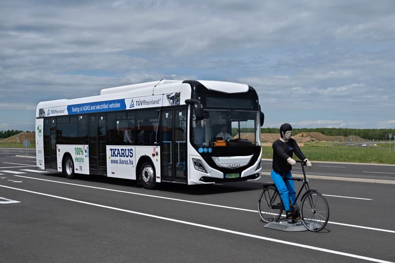 Szenzorokkal felszerelt buszoké a jövő