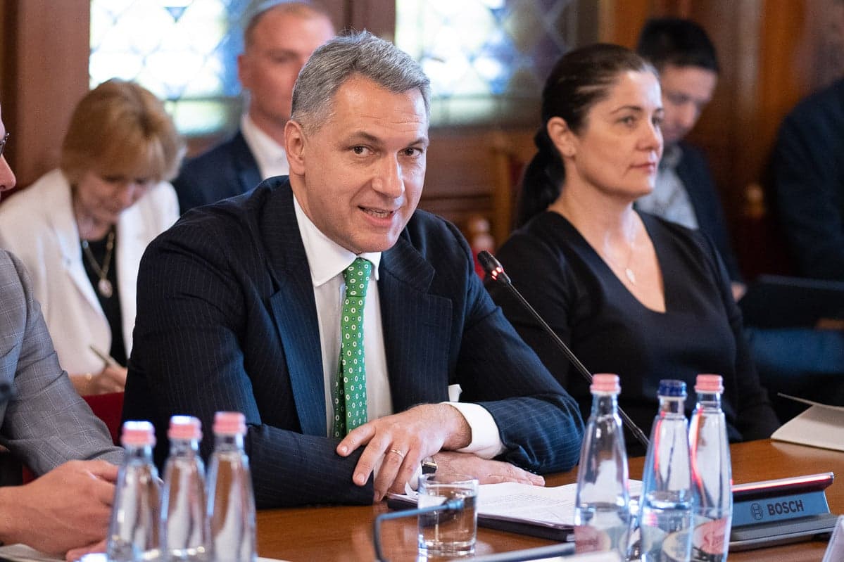 Lázár: Magyar alapanyagból, magyar létesítményeket építsünk!