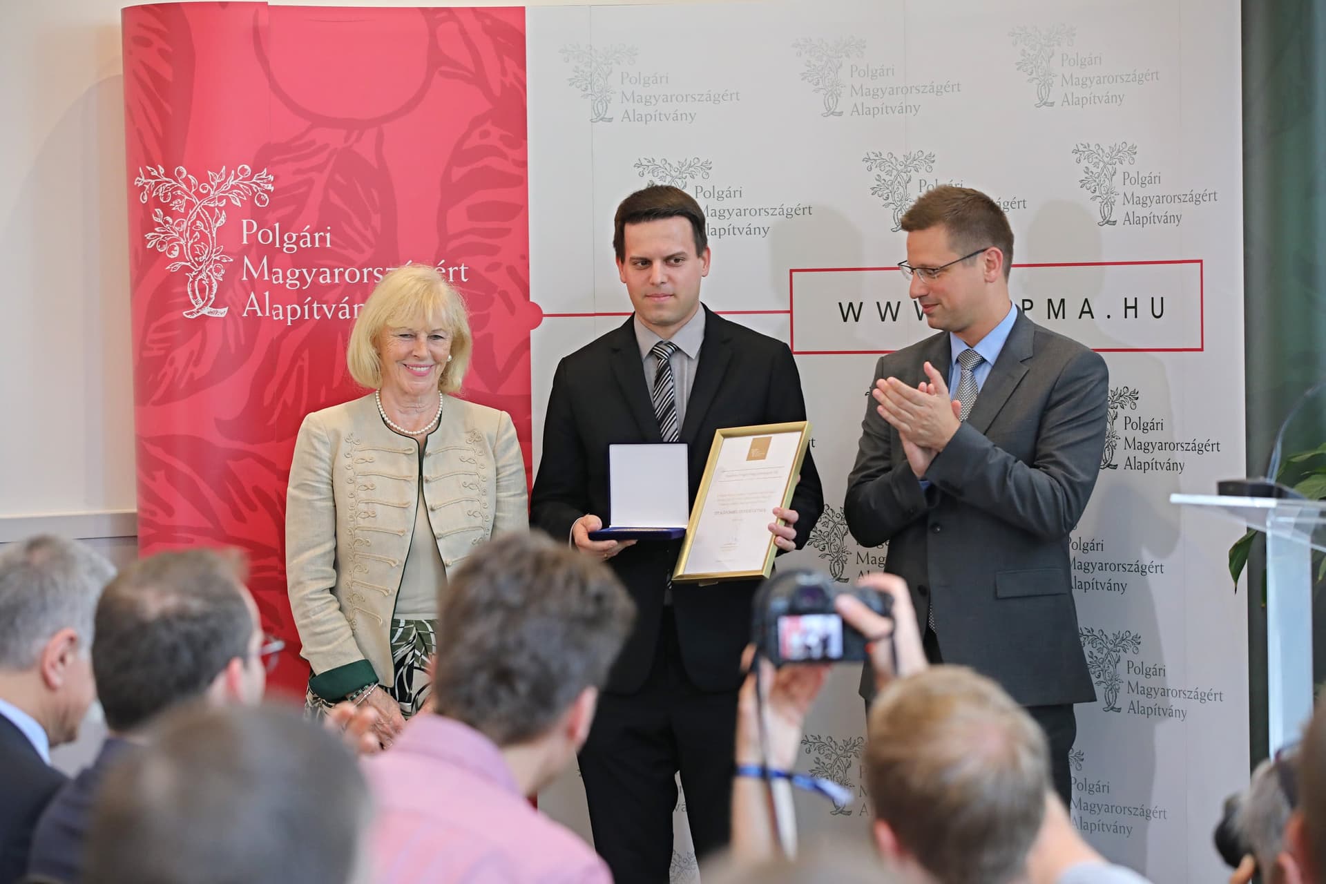 Schmittné Makray Katalin, Gulyás Gergely