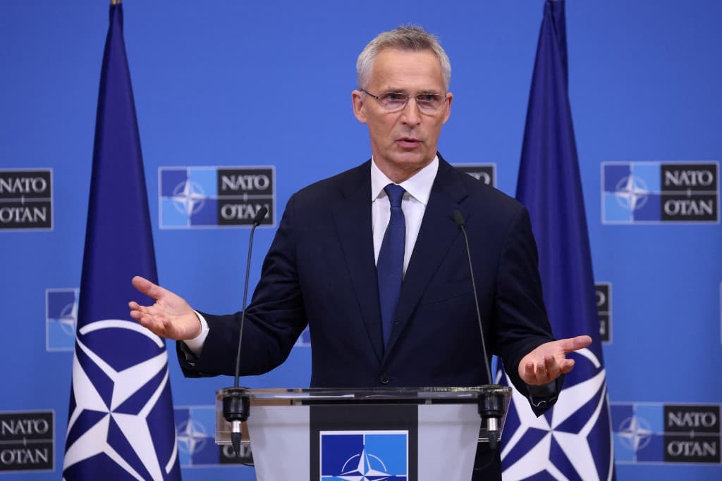 Stoltenberg szerint Ukrajna hamarosan modern nehézfegyvereket kaphat