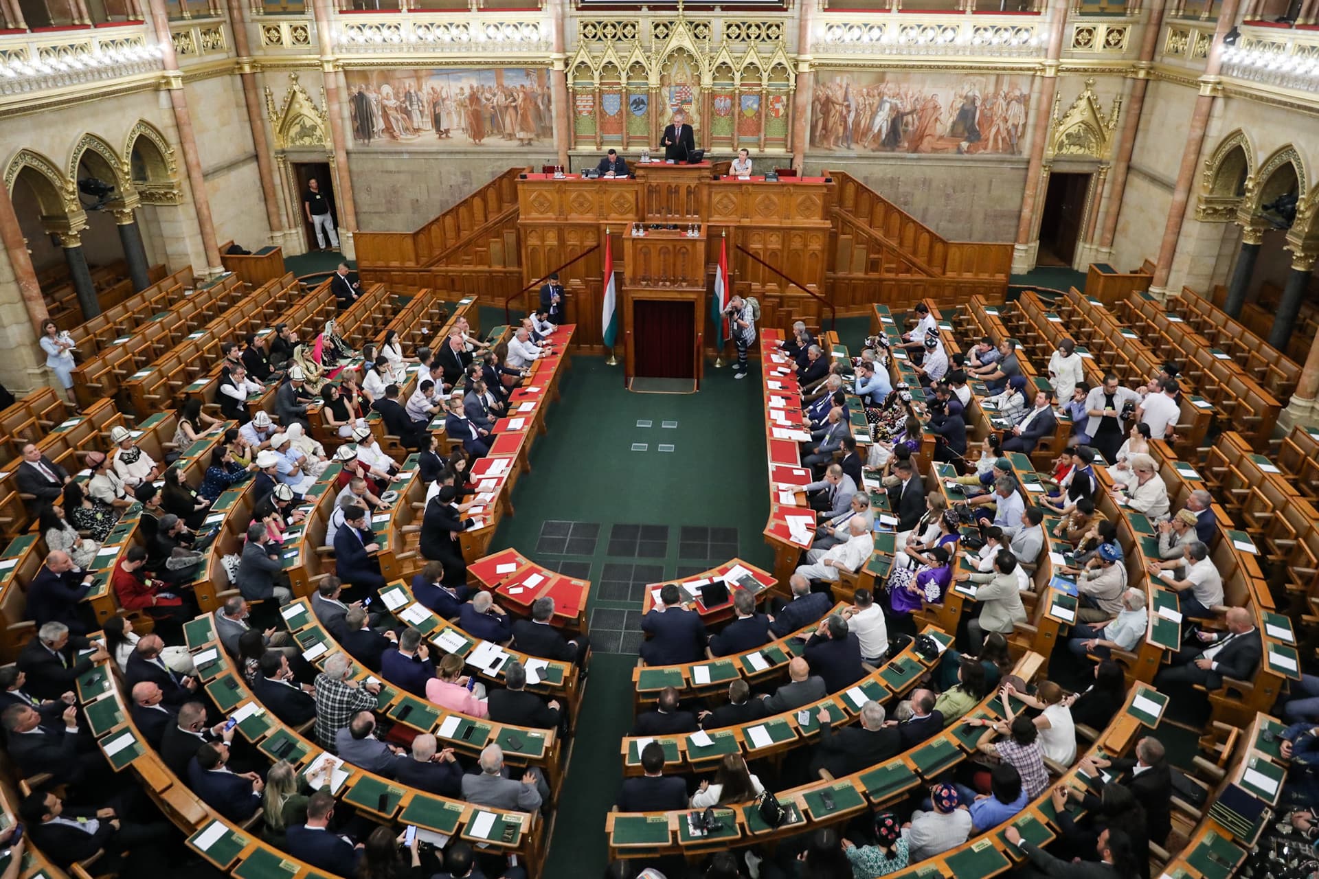 Kurultaj megnyitó az Országházban
