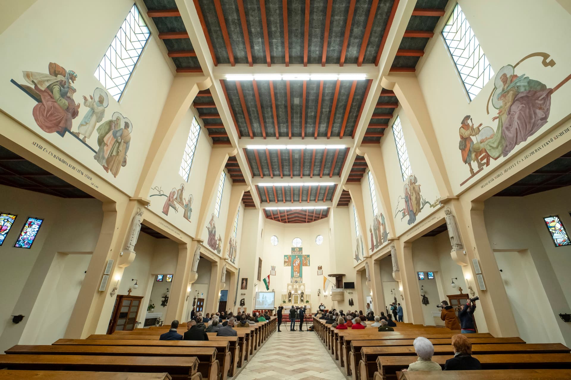 Vasárnap a templomokban a katolikus egyház karitatív és szociális szolgálatára gyűjtenek