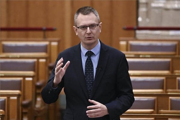 Rétvári Bence: Nő a migrációs nyomás!