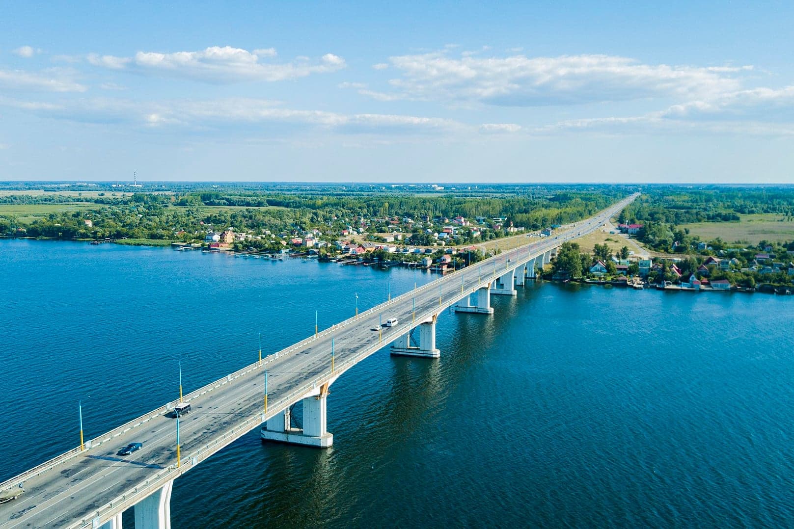 Összeomlott egy stratégiai fontosságú híd Herszon közelében