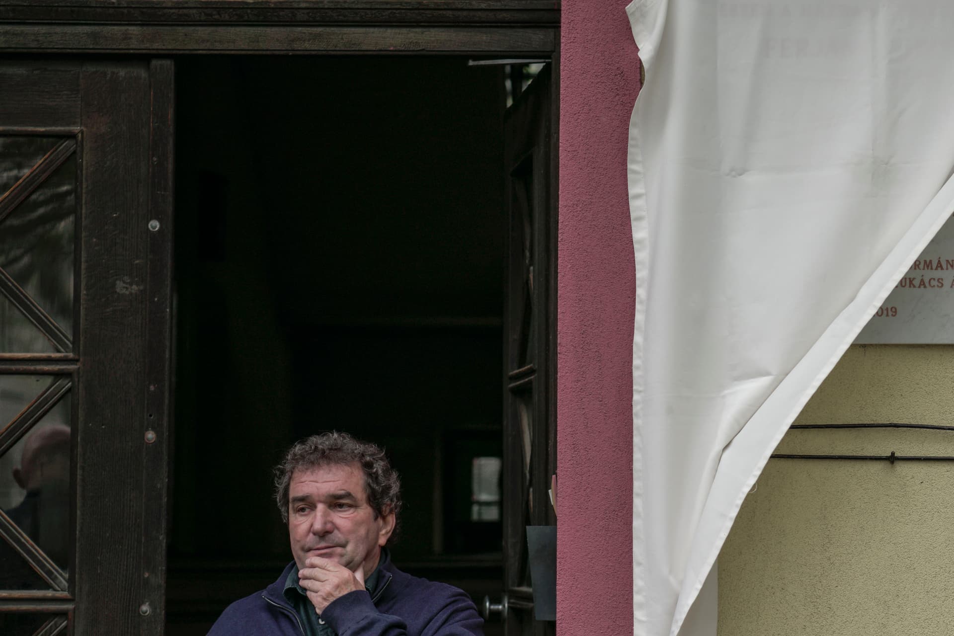 Magyar felirat is kell az emléktáblákra Romániában