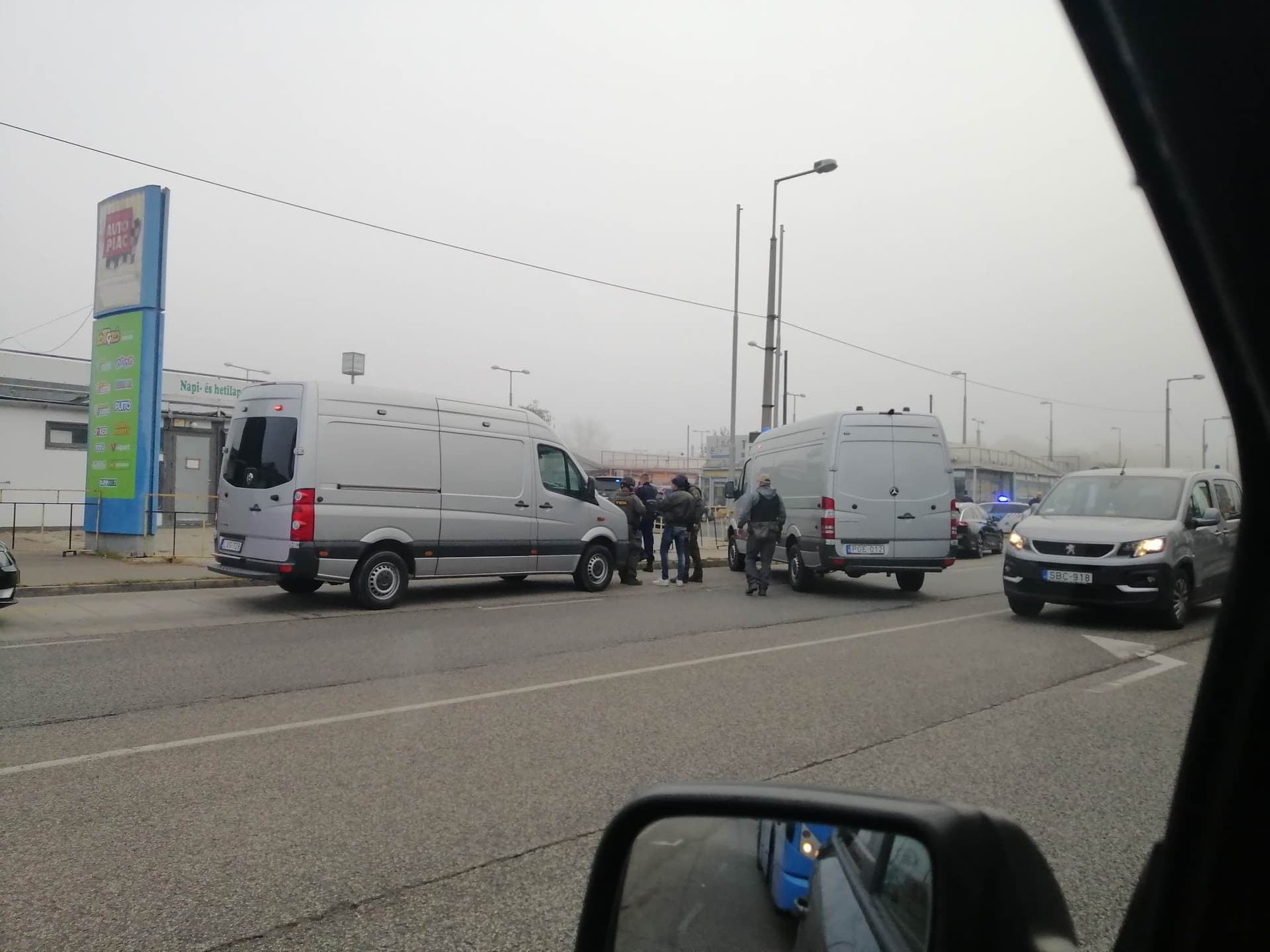 Lövöldözés az M5-ös bevezető szakaszán