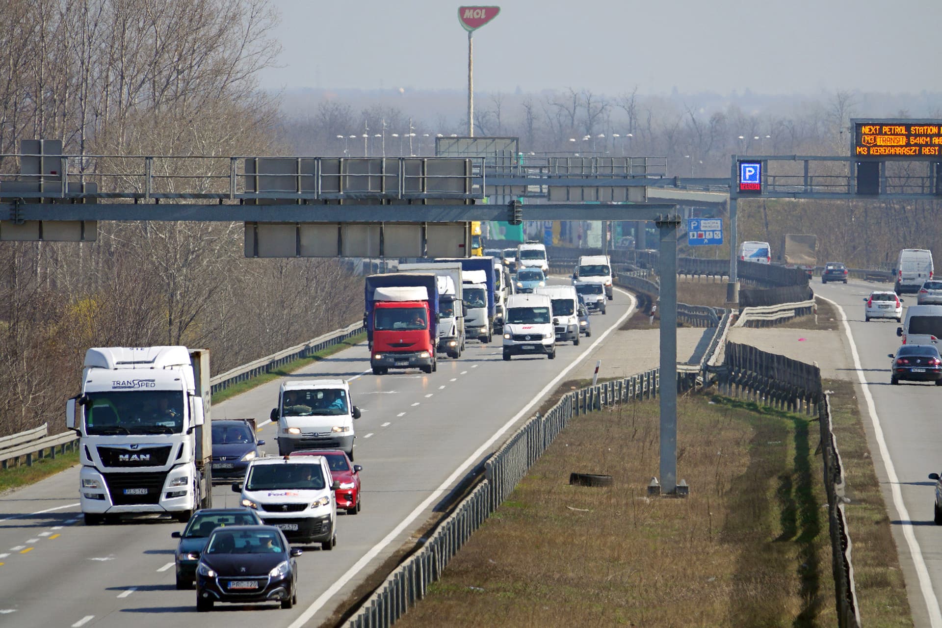 Baleset miatt torlódik a forgalom az M0-son Vecsésnél
