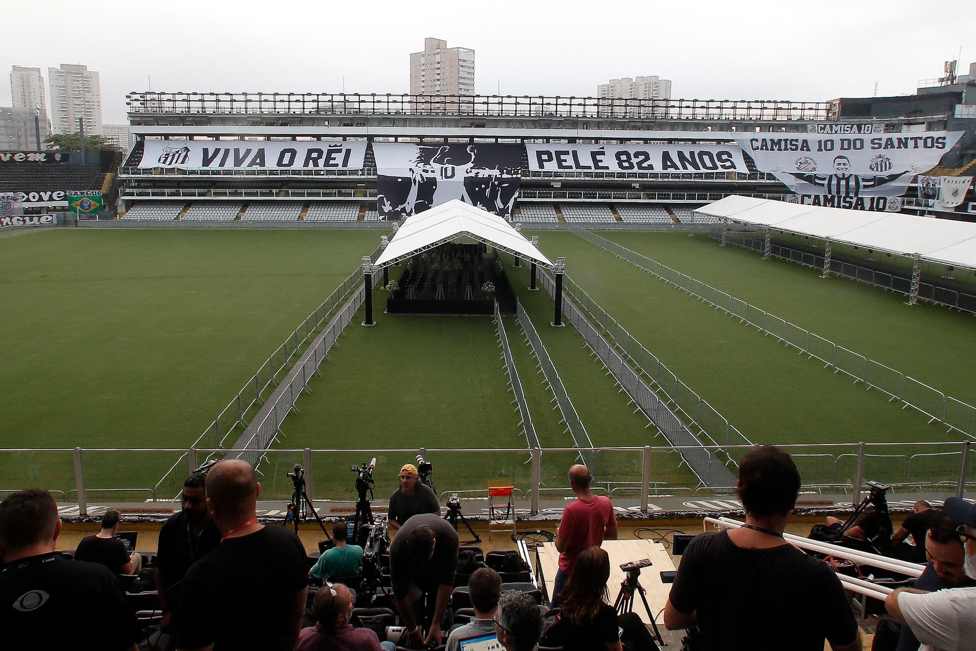 A szurkolók búcsúznak Pelétől az FC Santos stadionjában
