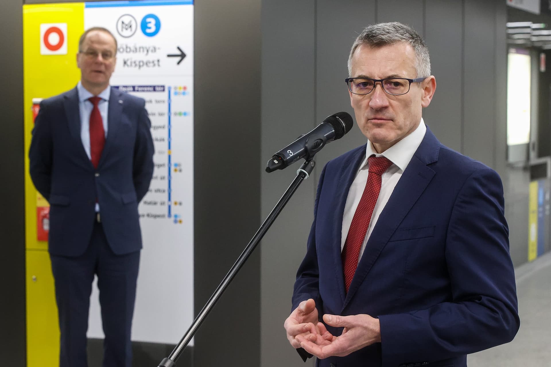 Megnyitották az utasforgalom előtt a Ferenciek terei és a Deák Ferenc téri állomást a 3-as metró vonalán
