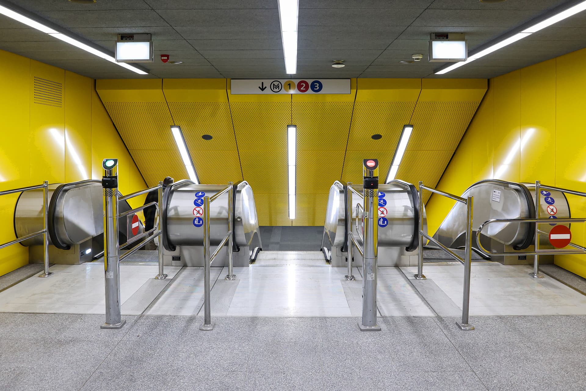 Megnyitották az utasforgalom előtt a Ferenciek terei és a Deák Ferenc téri állomást a 3-as metró vonalán