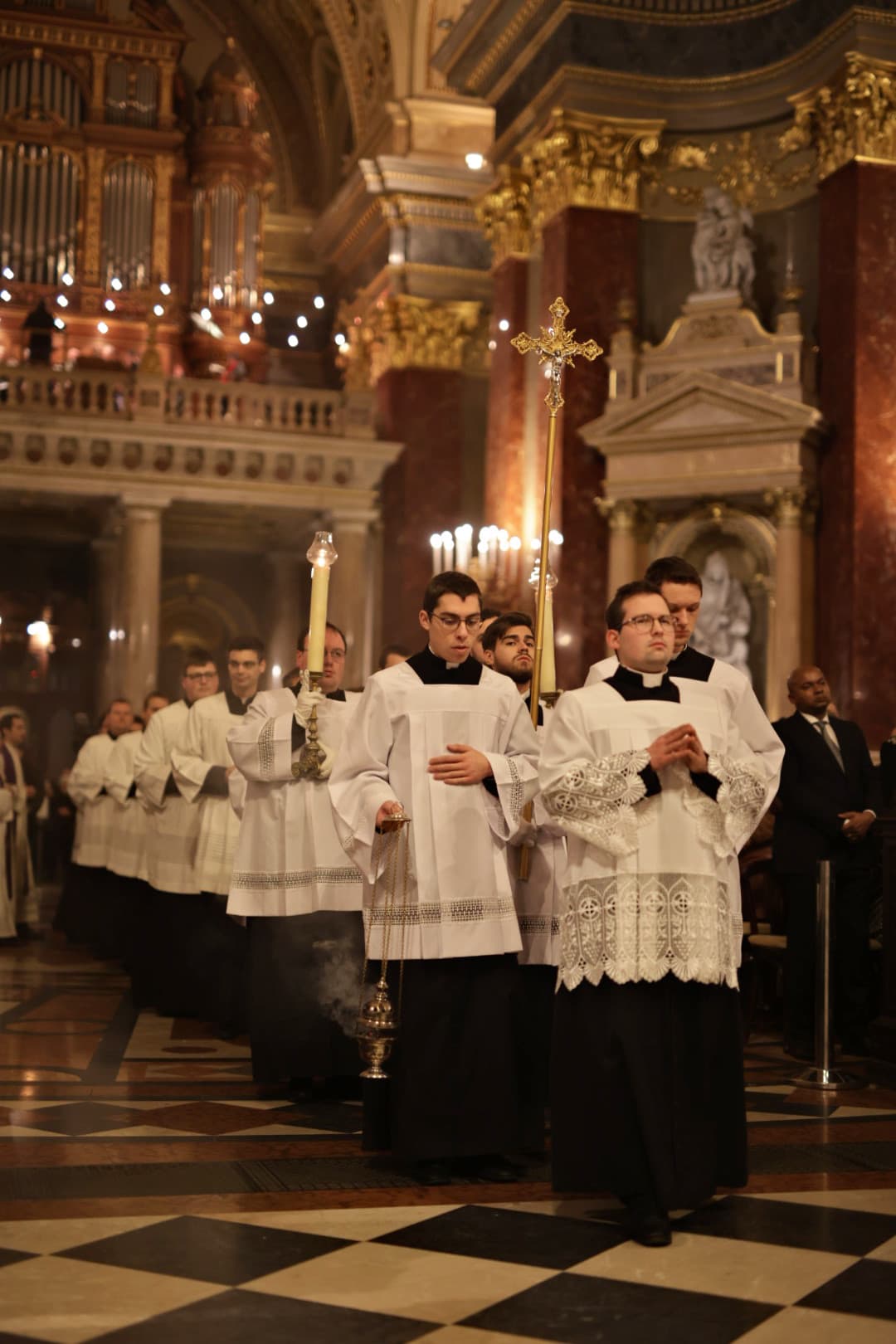 Gyászmise XVI. Benedek emeritus pápáért